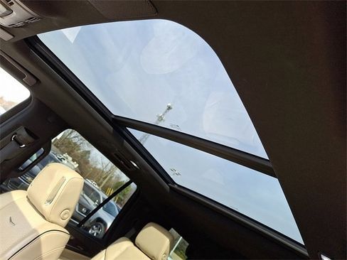 Certified 2022 Cadillac Escalade Premium Luxury w/ Performance Package image 11