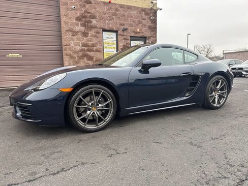 Used 2018 Porsche 718 Cayman image 2