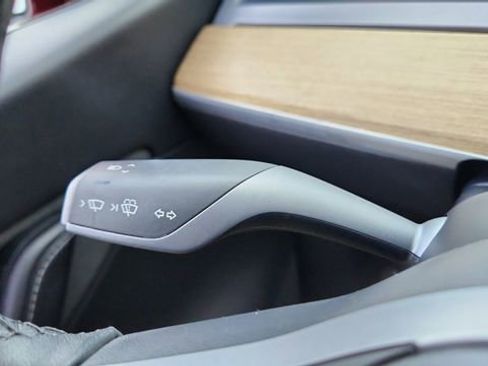 Used 2022 Tesla Model Y Long Range image 41