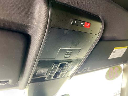 Used 2020 Volkswagen Atlas Cross Sport SEL image 22