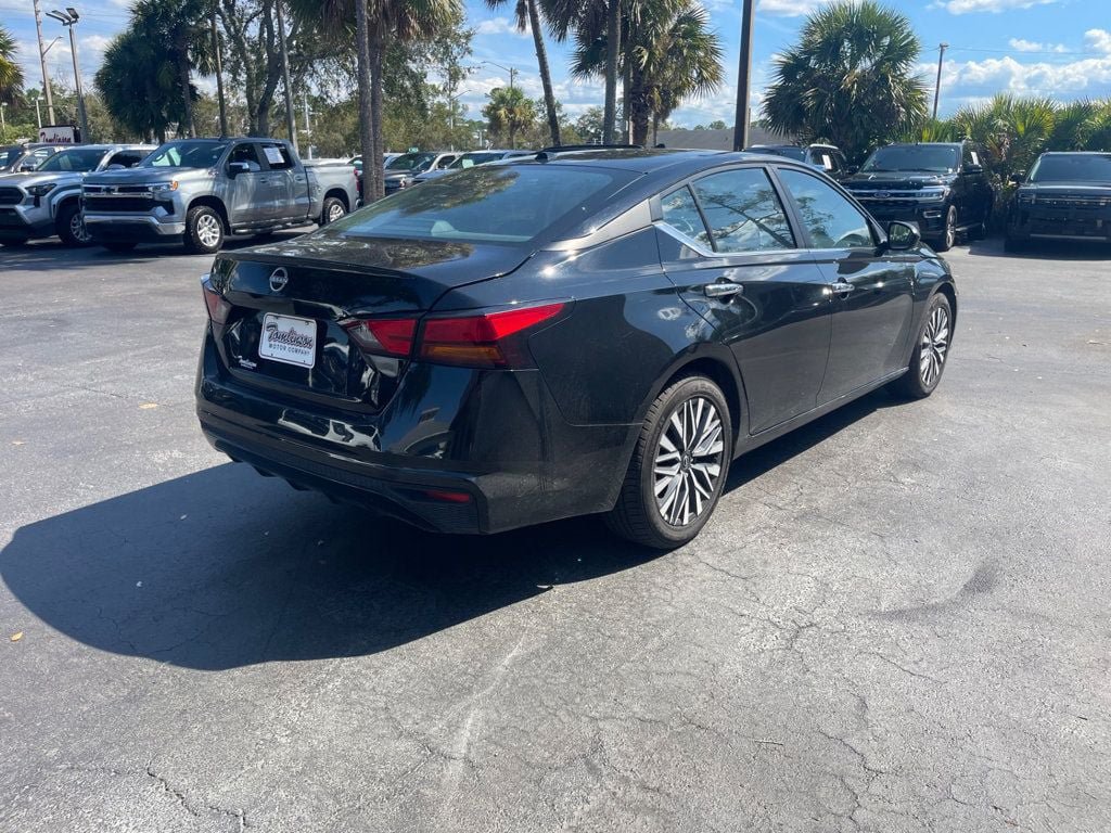 Used 2025 Nissan Altima 2.5 SV FWD image 4
