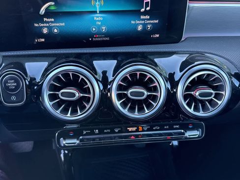 Used 2020 Mercedes-Benz CLA 250 image 9