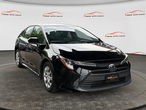 Used 2024 Toyota Corolla LE FWD image 5