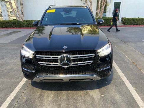 Used 2025 Mercedes-Benz GLE 450e 4MATIC image 2