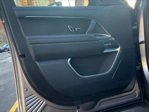 New 2025 Land Rover Range Rover SE image 10