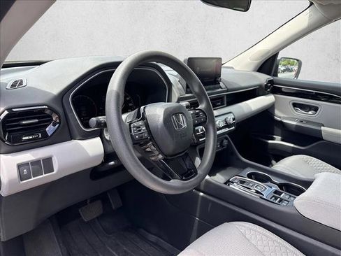 Used 2023 Honda Pilot LX image 9