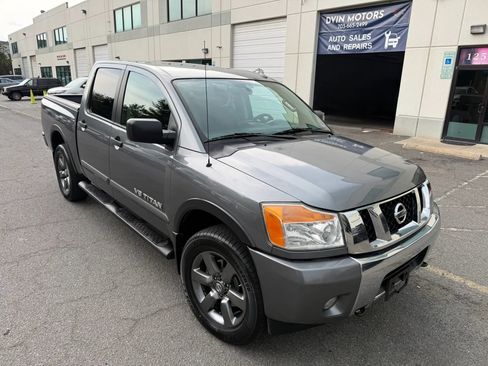Used 2015 Nissan Titan SV w/ SV Value Truck Package AWD/4WD image 17