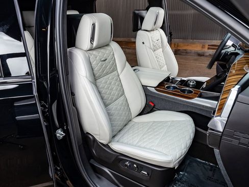 Used 2026 Cadillac Escalade Platinum Sport AWD/4WD image 32
