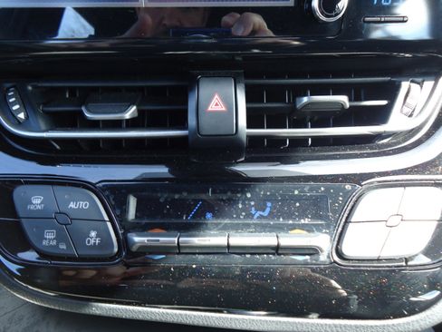 Used 2019 Toyota C-HR LE image 17