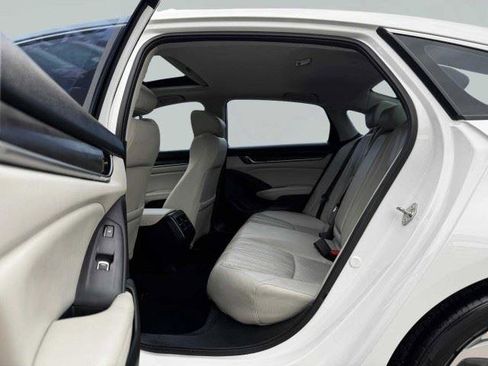 Used 2018 Honda Accord Touring image 34