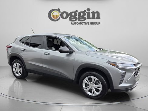 Used 2025 Chevrolet Trax LS w/ Driver Confidence Package FWD image 7