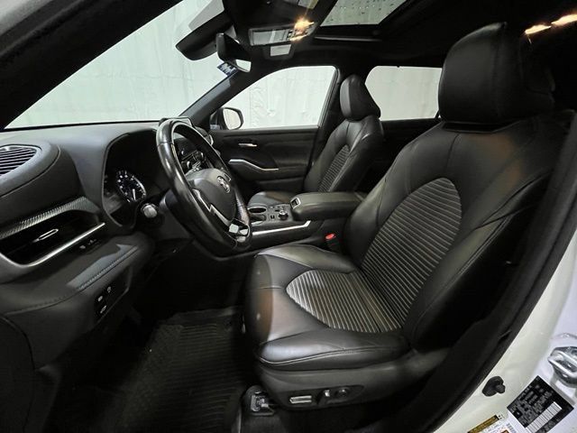 Used 2023 Toyota Highlander XSE AWD/4WD image 10