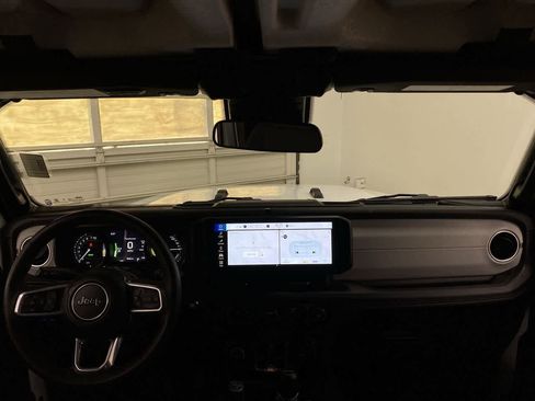 Used 2024 Jeep Wrangler Sahara image 12