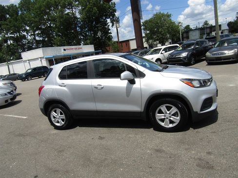Used 2020 Chevrolet Trax LS w/ Tint and Cruise Package FWD image 8