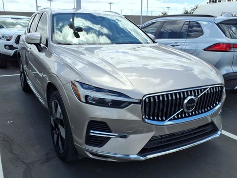Used 2023 Volvo XC60 T8 Ultimate AWD/4WD image 2