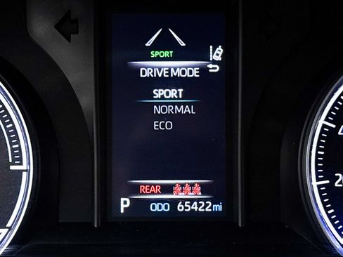 Used 2021 Toyota Venza LE w/ Carpet Mat Package (TMS) AWD/4WD image 9