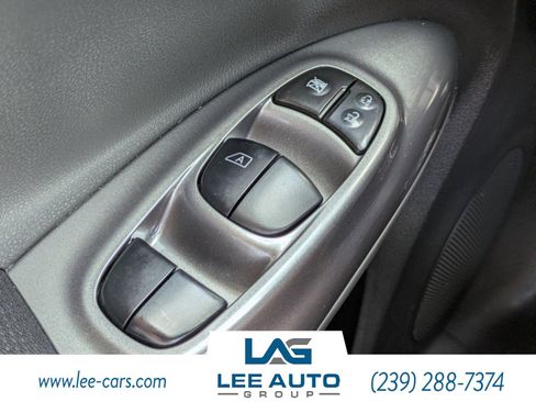Used 2015 Nissan Juke S FWD image 18
