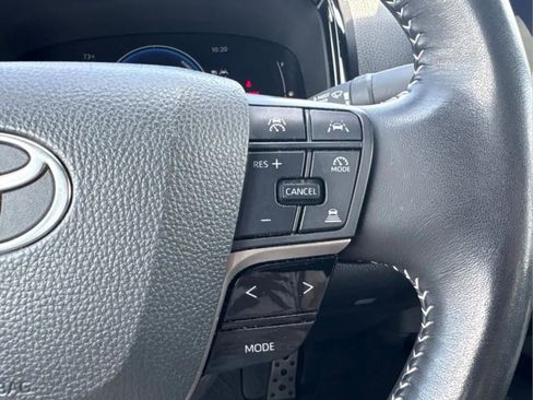Used 2025 Toyota Camry SE w/ Convenience Package FWD image 13