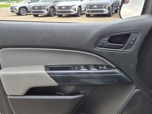 Used 2022 Chevrolet Colorado W/T AWD/4WD image 10
