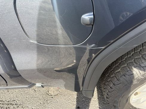 Used 2022 GMC Sierra 1500 SLE image 12