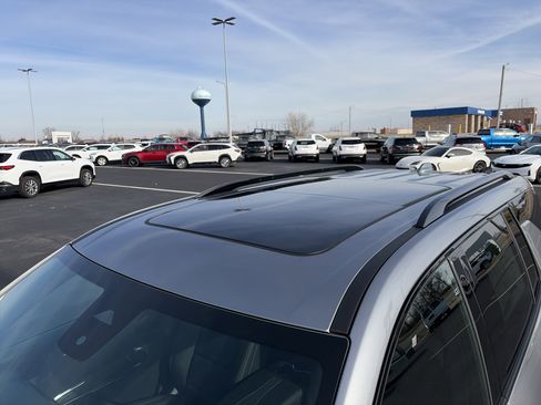 New 2026 Chevrolet Traverse Z71 w/ Enhanced Driving Package image 11