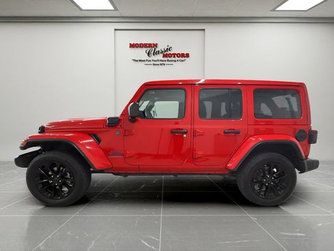 Used 2025 Jeep Wrangler Unlimited Sahara w/ Safety Group AWD/4WD image 2