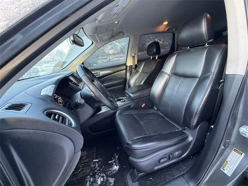 Used 2020 Nissan Pathfinder SL image 3