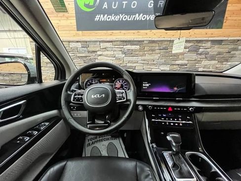 Used 2024 Kia Carnival EX FWD image 19