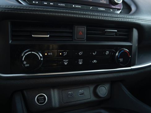 Used 2023 Nissan Rogue S AWD/4WD image 9