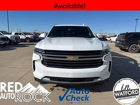 Used 2024 Chevrolet Suburban LT image 3