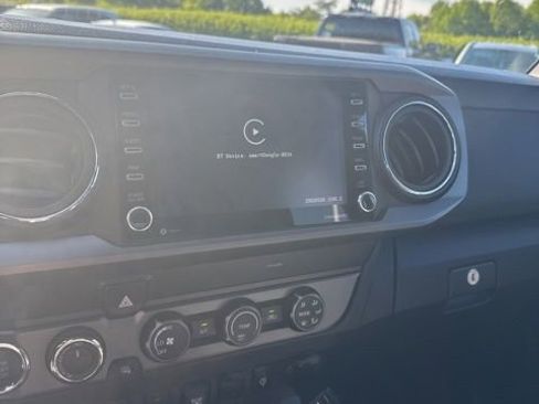 Used 2020 Toyota Tacoma TRD Sport w/ Technology Package AWD/4WD image 12