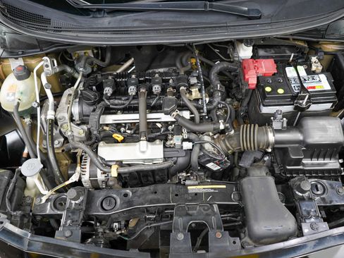 Used 2021 Nissan Versa S FWD image 27