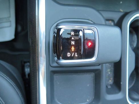 Used 2025 Chevrolet Silverado 1500 RST w/ Convenience Package II AWD/4WD image 13