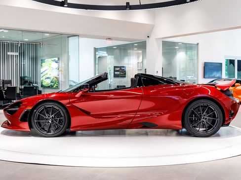 Used 2027 McLaren 750S Spider RWD image 6