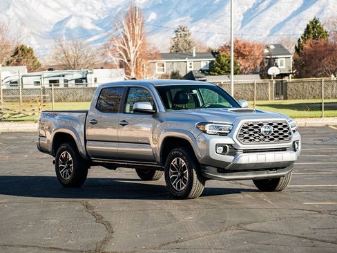 Used 2022 Toyota Tacoma TRD Sport image 3