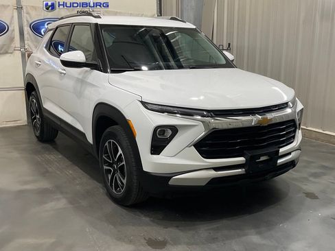 Used 2025 Chevrolet TrailBlazer LT AWD/4WD image 1