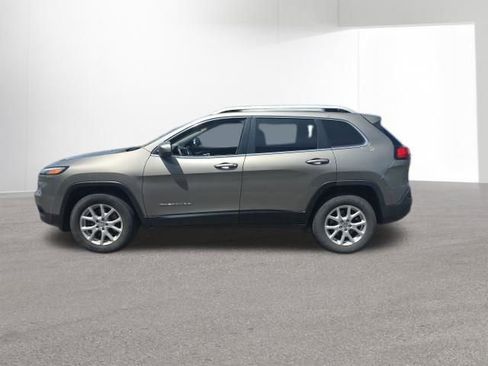 Used 2017 Jeep Cherokee Latitude w/ Safety/Convenience Group AWD/4WD image 10