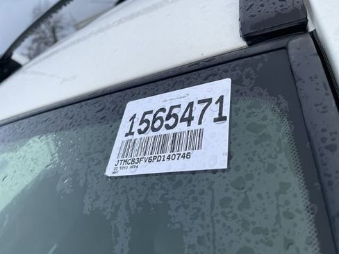 Used 2023 Toyota RAV4 SE image 3