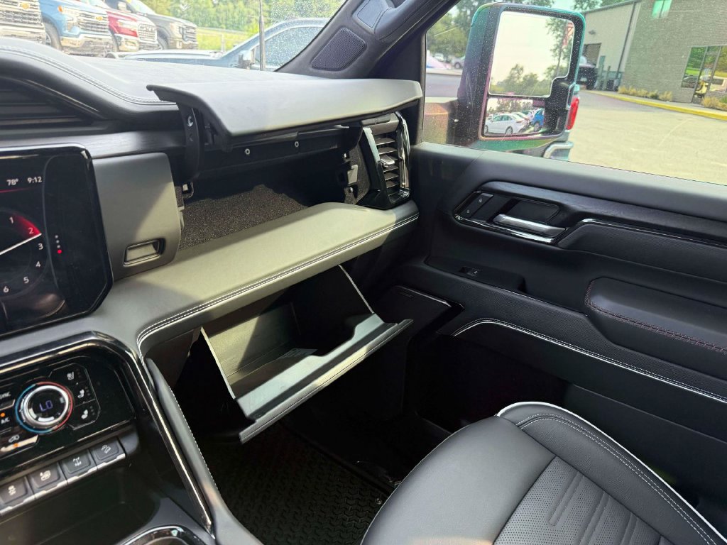 Used 2025 GMC Sierra 2500 AT4X AWD/4WD image 29