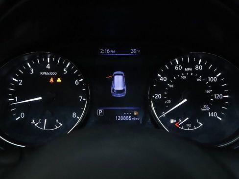 Used 2018 Nissan Rogue SV image 25