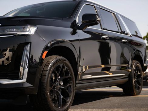 Used 2021 Cadillac Escalade ESV Premium Luxury w/ Driver Assist Tech Package AWD/4WD image 8