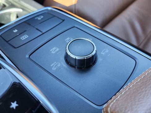 Used 2019 Mercedes-Benz GLE 400 4MATIC image 41