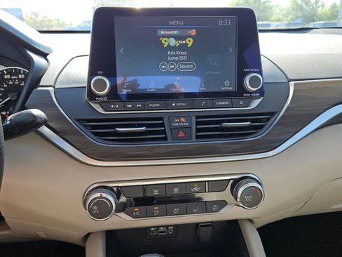 Used 2025 Nissan Altima 2.5 SV image 17