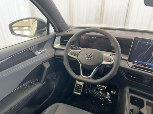 New 2026 Volkswagen Tiguan SE R-Line image 26
