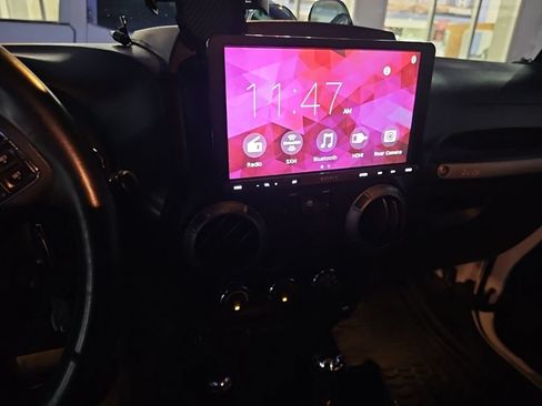 Used 2018 Jeep Wrangler Sport AWD/4WD image 13