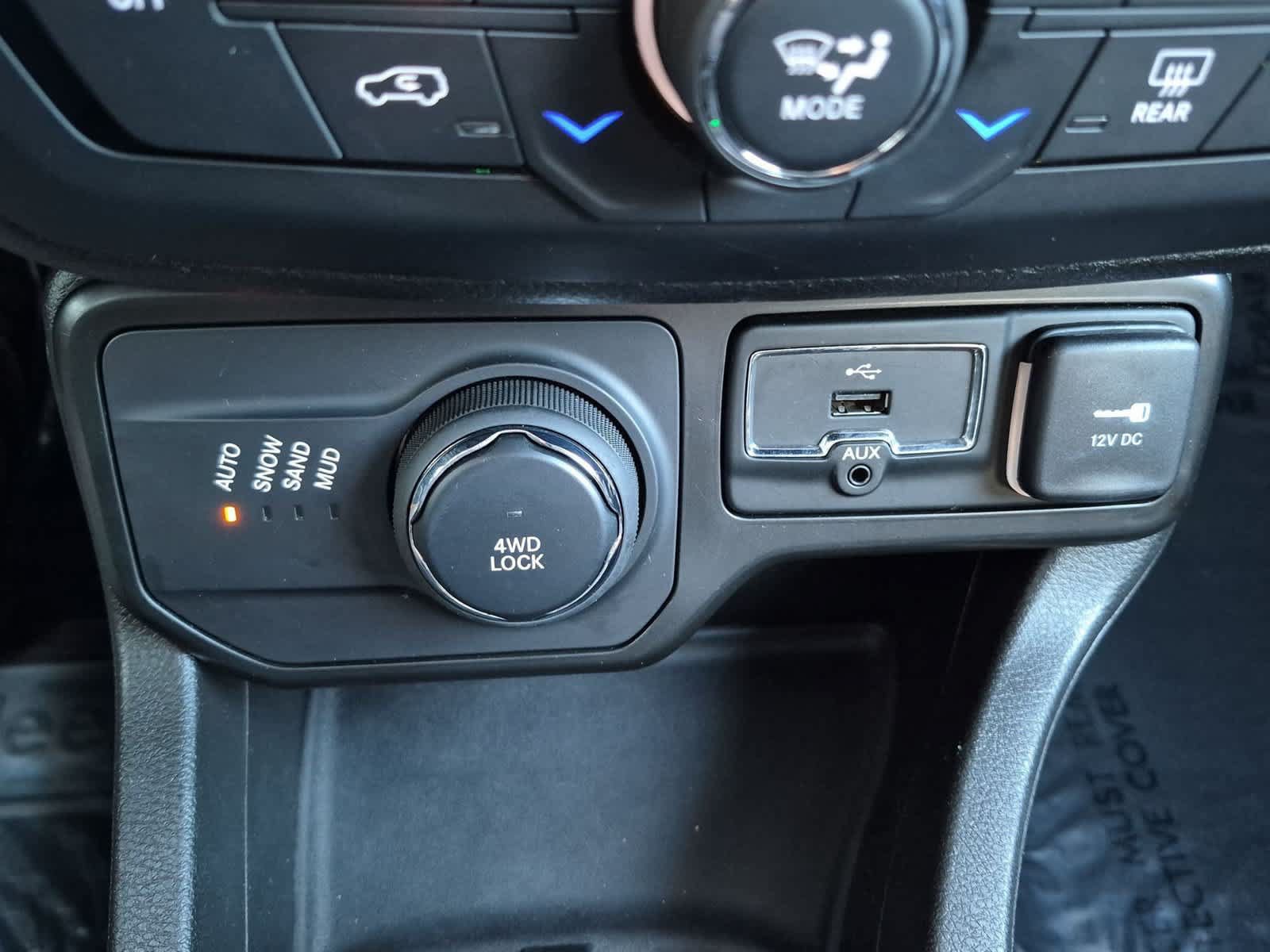 Used 2020 Jeep Renegade Limited AWD/4WD image 32