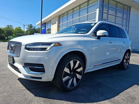 Certified 2024 Volvo XC90 T8 Plus w/ Protection Package Premier AWD/4WD image 3