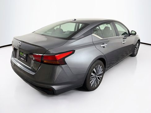 Used 2025 Nissan Altima 2.5 SV FWD image 9