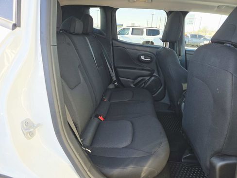 Used 2023 Jeep Renegade Latitude w/ Sun & Fun Group image 16