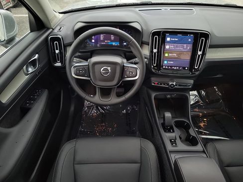 Used 2025 Volvo XC40 B5 Core w/ Protection Package AWD/4WD image 22